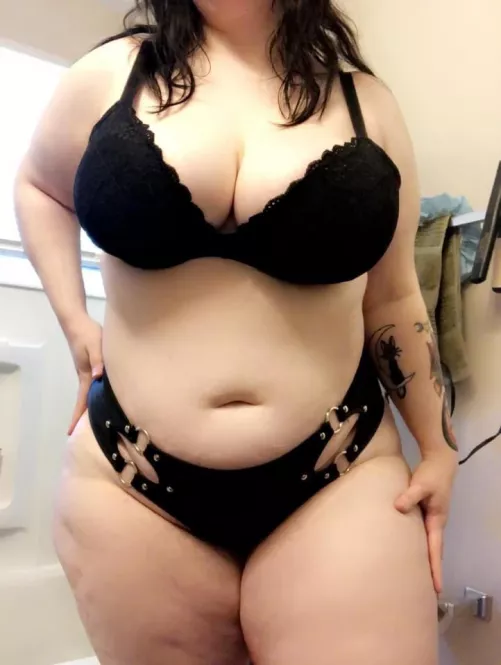 I love being called a whale by insecure people 😂 I gotta say I personally think I don’t look too shabby for 255lbs by Beelzebabe95