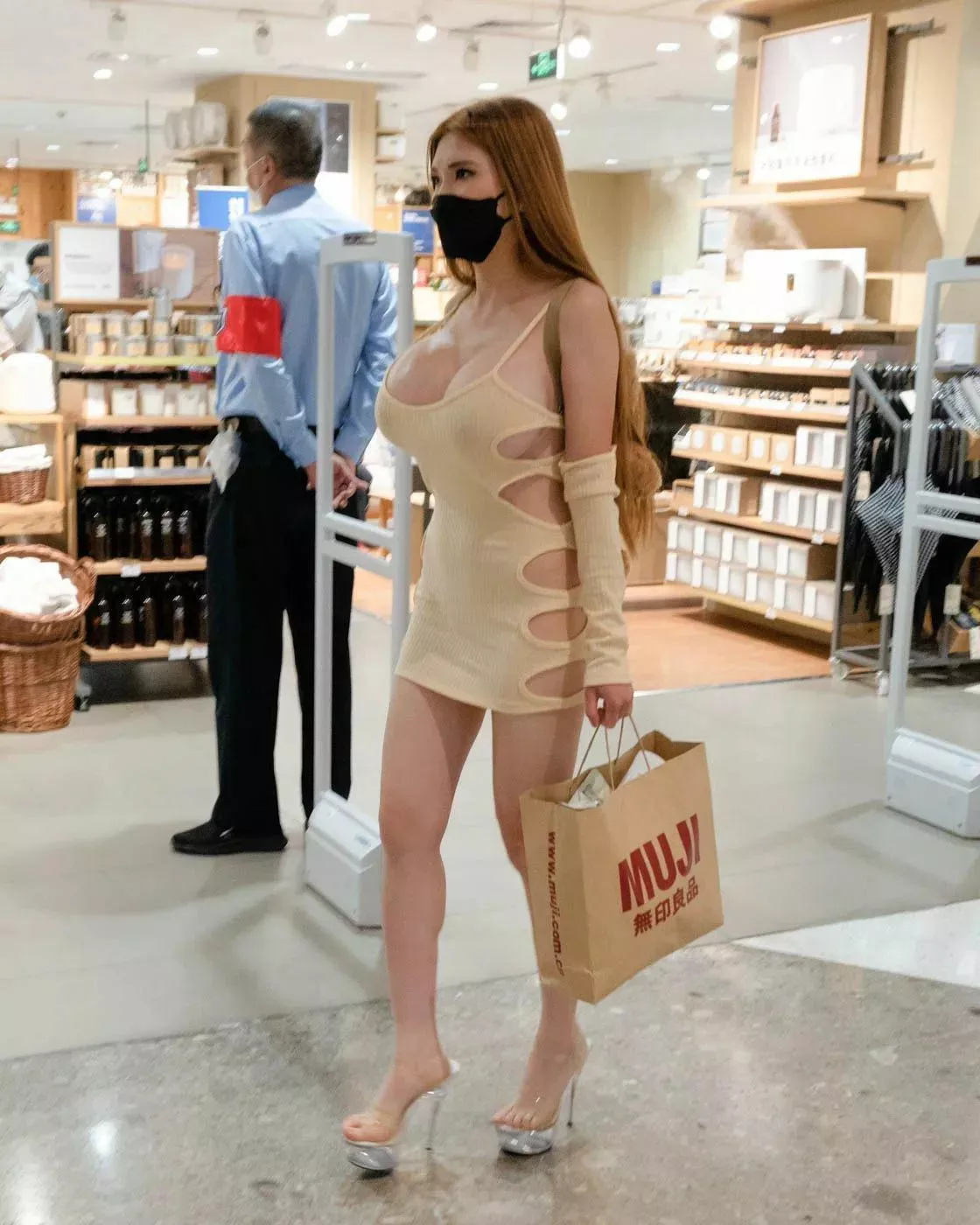 I love bimbos in casual outfits doing the grocery shopping! Perfect outfit for everydaylife activities! posted by trophylover