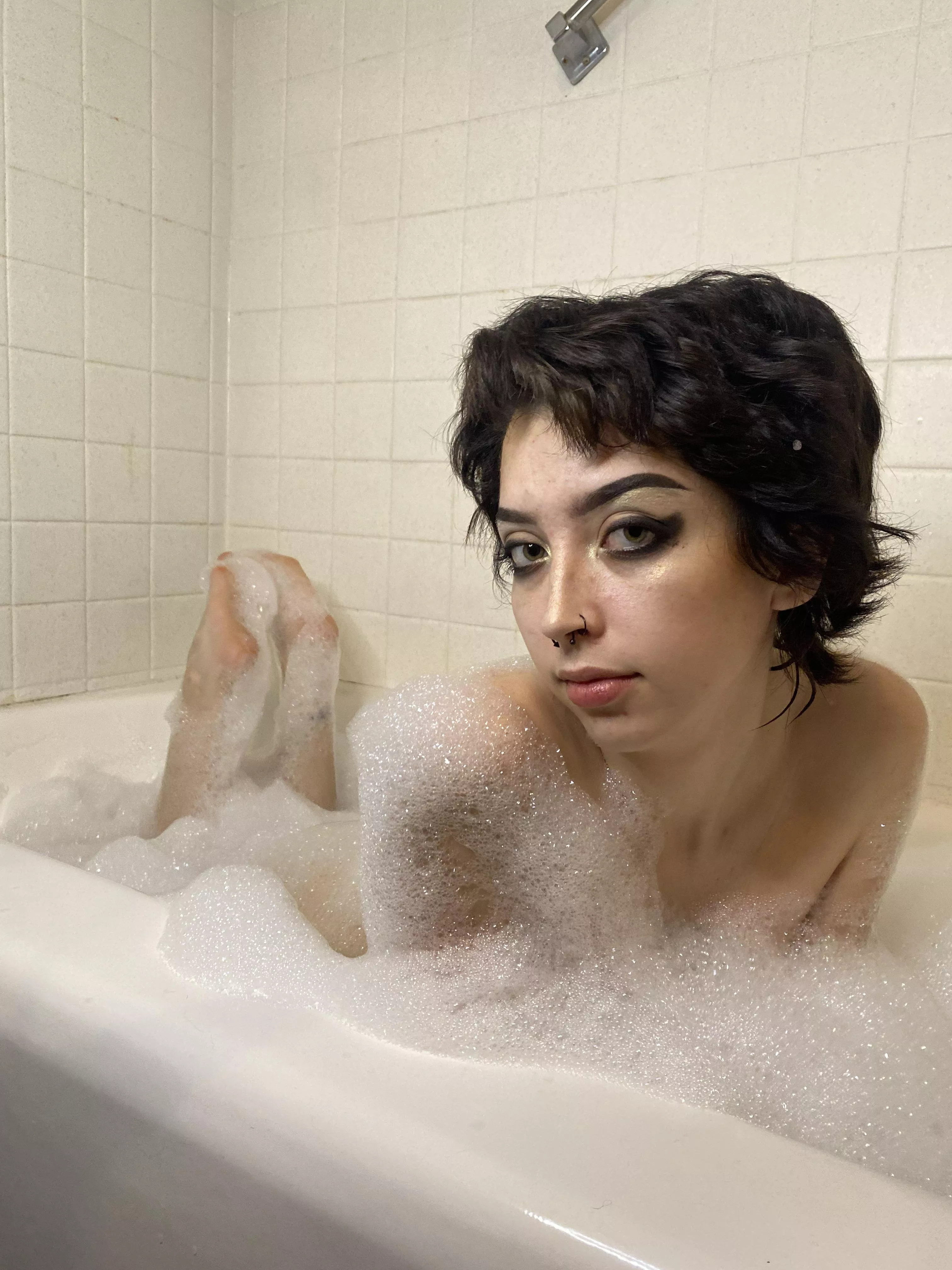 i love bubble baths wbu posted by onyxrivera