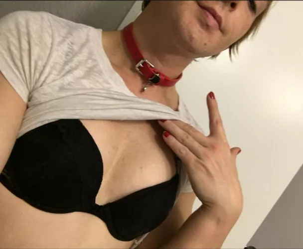 I love collar and leash play💞 by Mystic_Catgirl