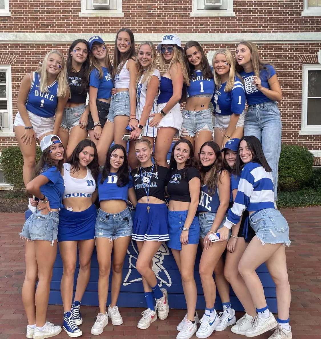 I love college 🍻 posted by theowuriwufoa