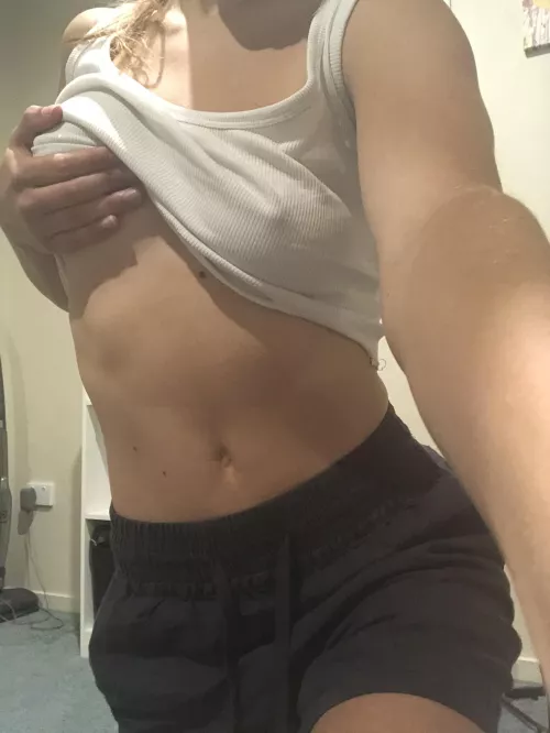 i love crop tops and shorts by kinkychicc21