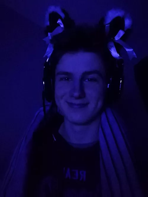 I love gaming in the dark, it's probably bad for my eyes though by throwawaynameboyo
