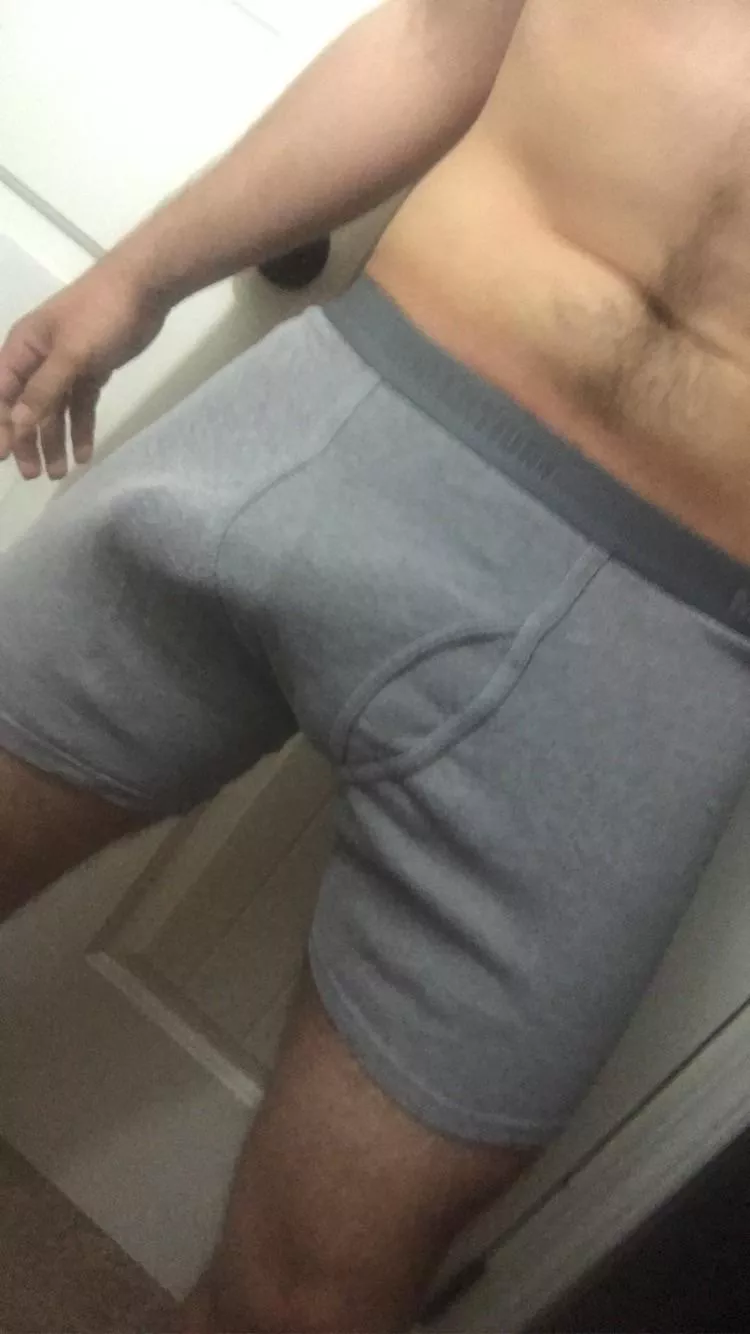 I love good bulges 😈 posted by ConfidentUnicorn