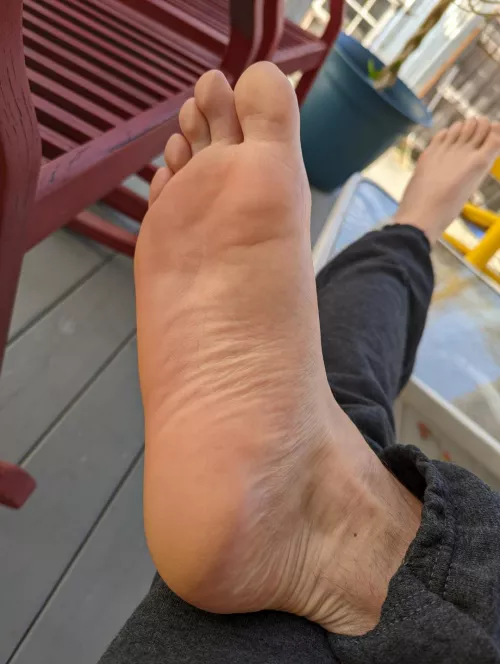I love having my soles licked (30m) by worshipmfeet