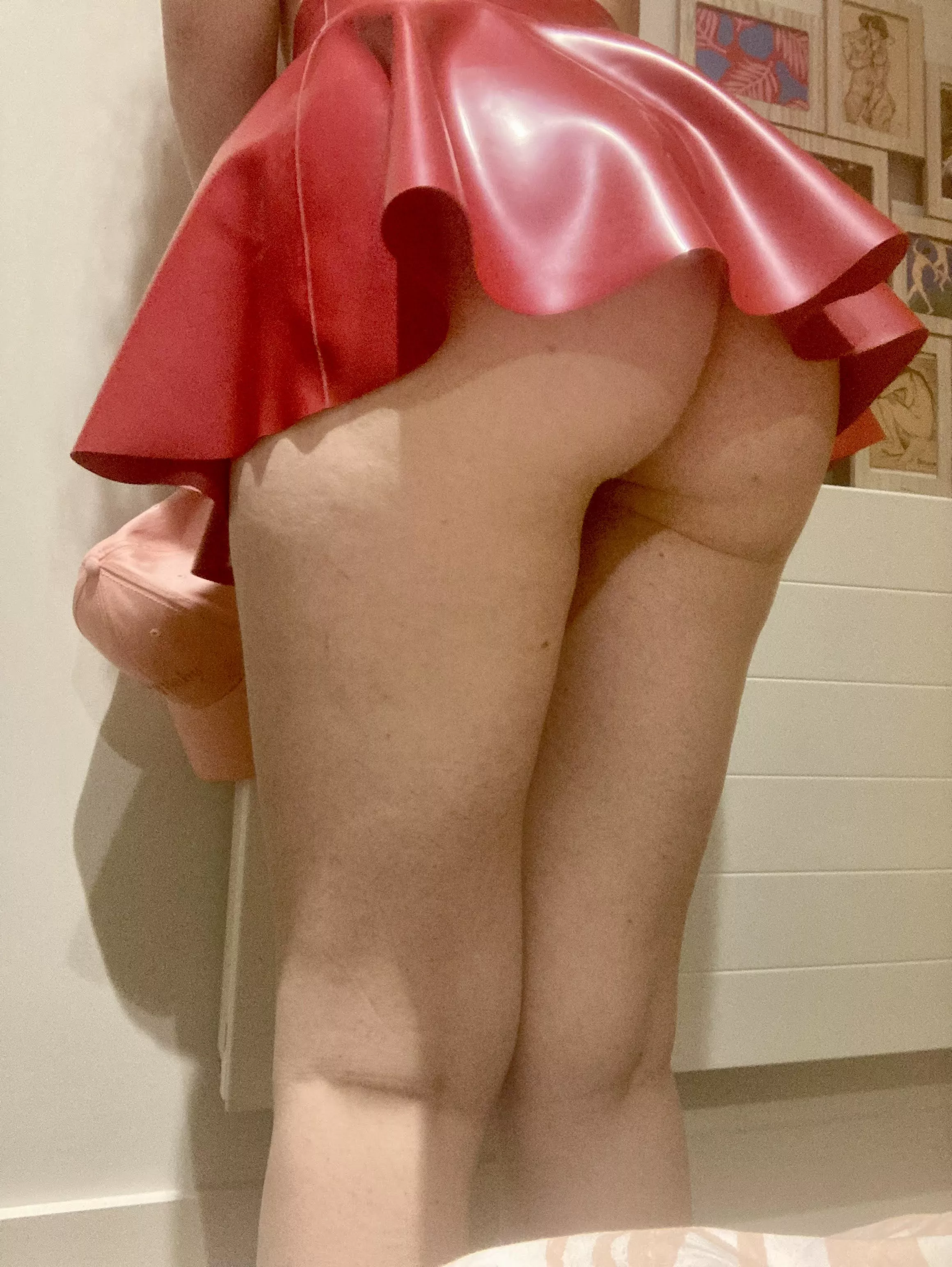 I love how the latex sits on my big butt posted by babycarrie00
