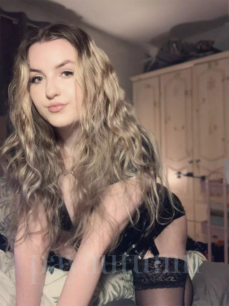 I love it when you’re so shy that you can’t even look me in the eyes… so small.. intimidated… [domme] posted by polkadotrourke