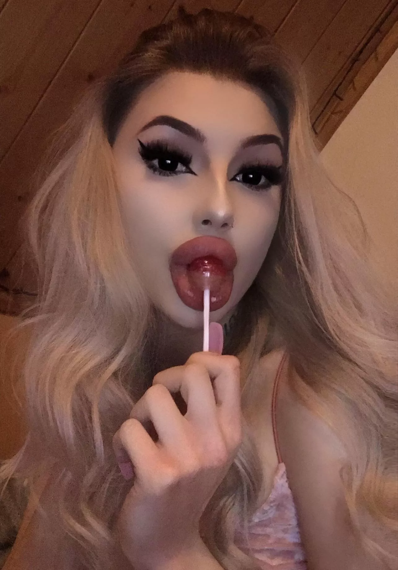 i love lollipops🤪🍭 posted by charlotteventurax