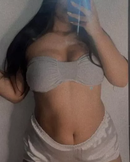 I love my belly, for me it is art to be big, I accept help and advice, in my quest to get a feeder the important thing is to help myself🙁💖 posted by feedikytty_