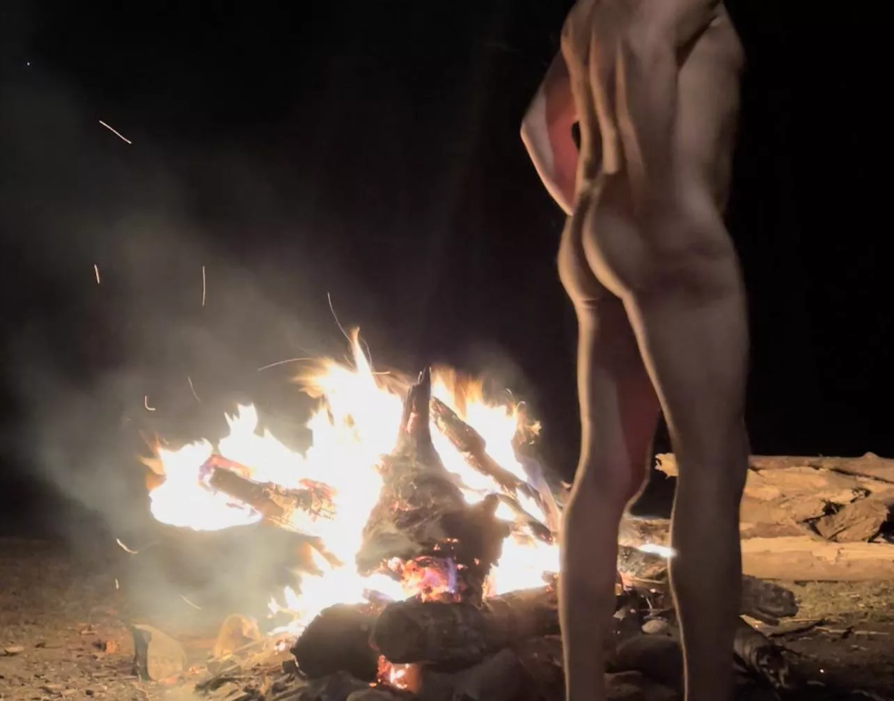 I love my followers! Help me reach 1000 and I’ll draw a user name when I hit 1000 and be your man for the day - suck / fuck / or walk on the beach- anything you want! posted by Outdoorsnewd