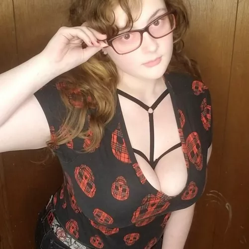 I love my glasses by CrimsonBunnyPlays