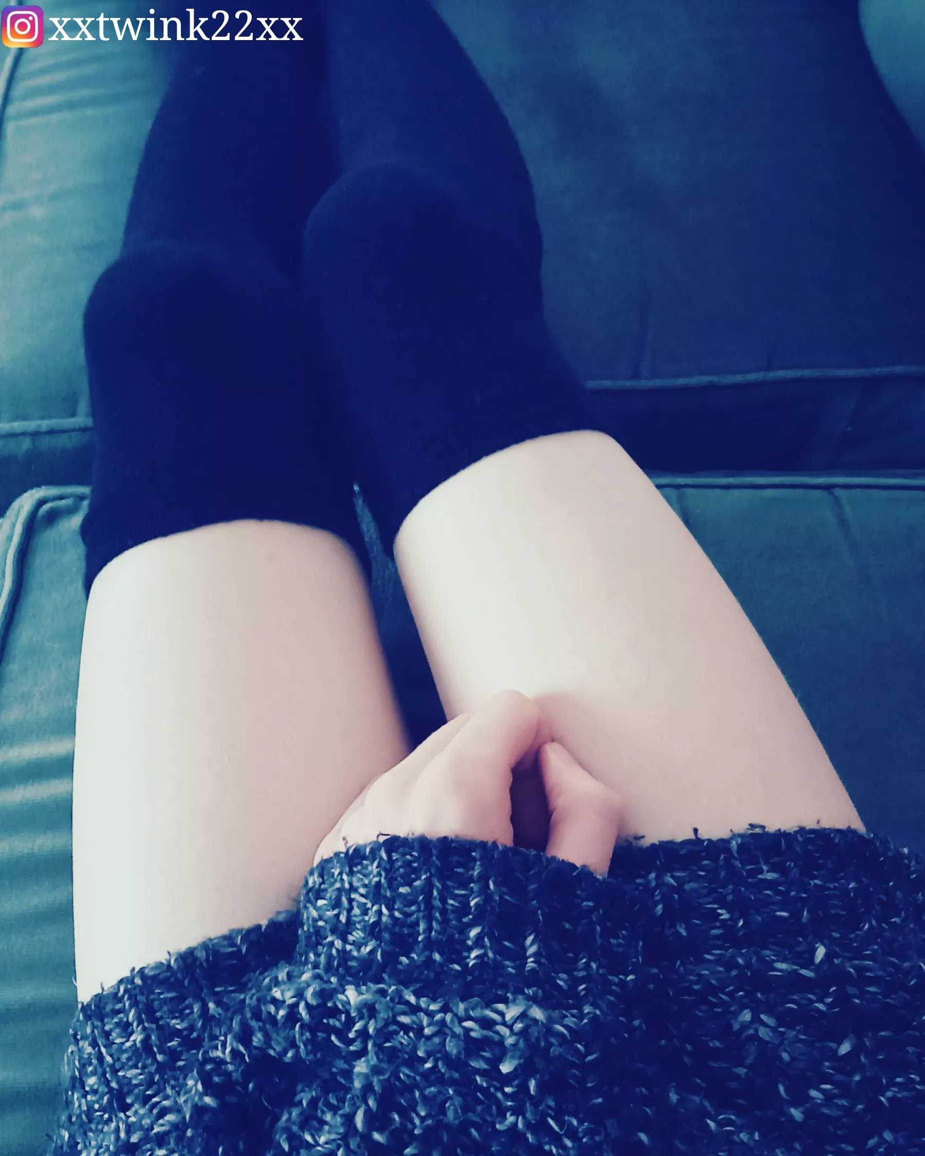 I love overly large jumpers 🥰 posted by xxTwink22xx