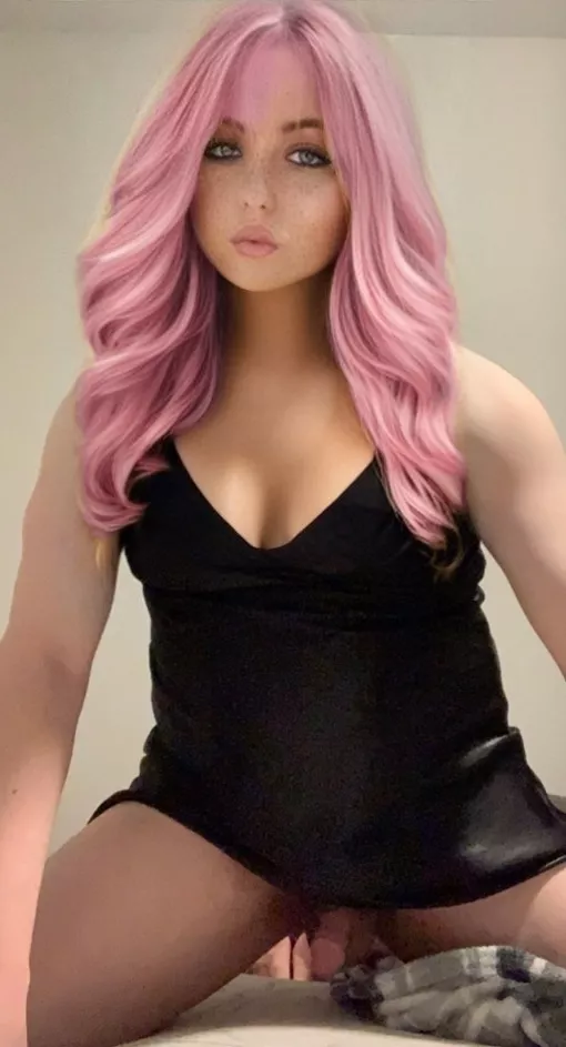 I love pink 💗 posted by SmolSissyLola