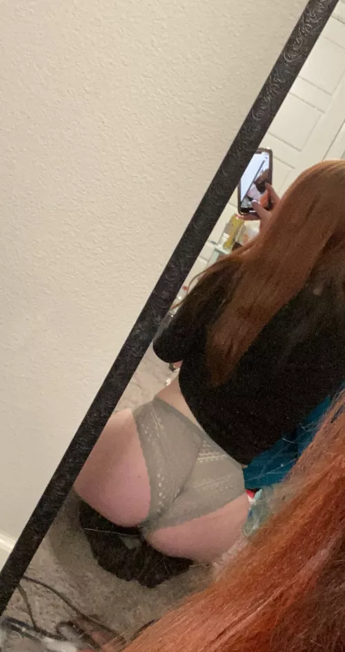 I love posting pictures of my ass! by ursoutherngothgf