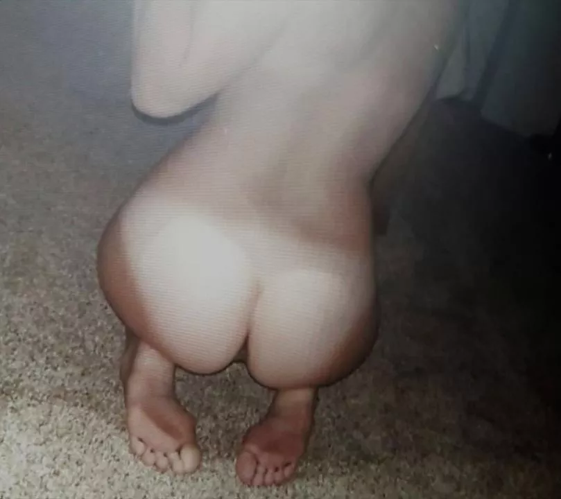 i love showing men my girlfriends white cheeks and having you toss your meat on her face posted by No_Copy4168