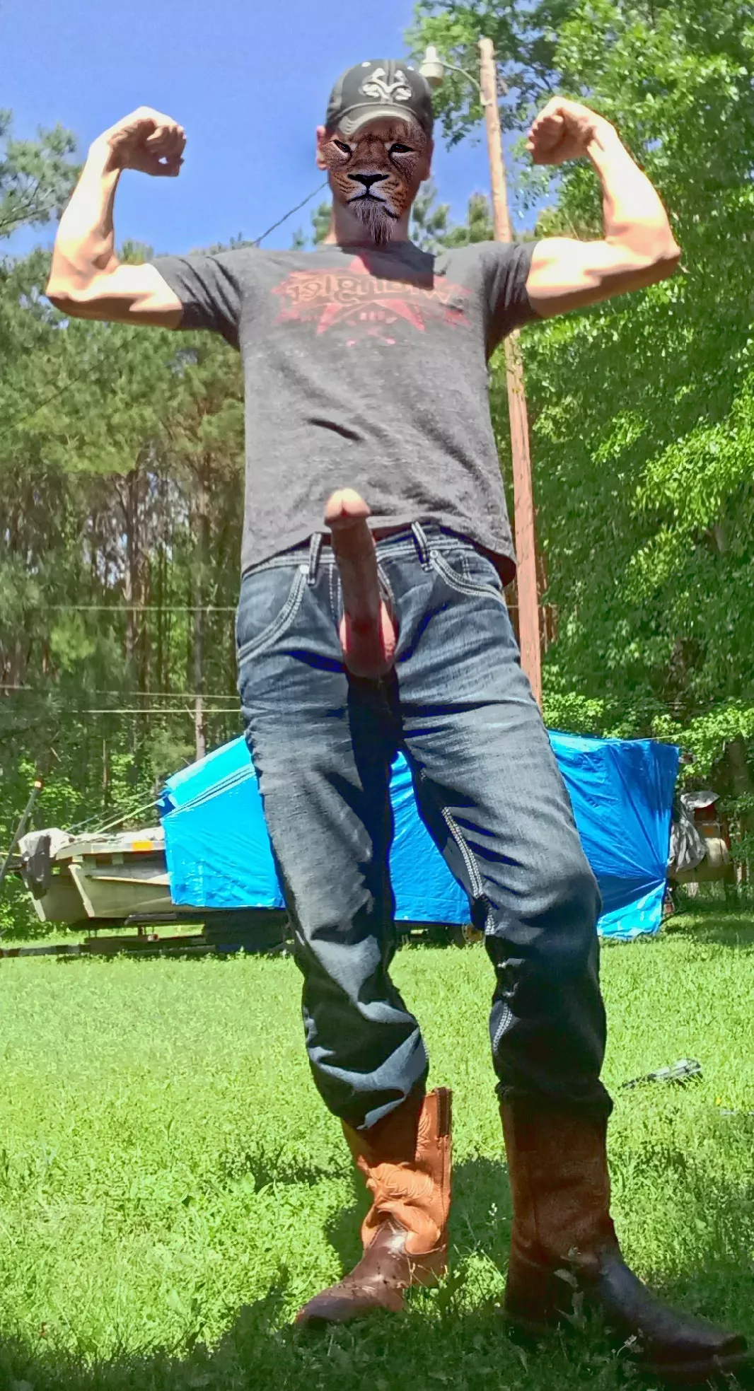 I love 🥰 showing off my big dick outside letting everyone watch him throbbing as they ride by🥰🥰 posted by Mscountryboy