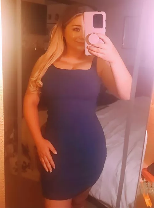 I love showing off my curves 😌 by lillie0071