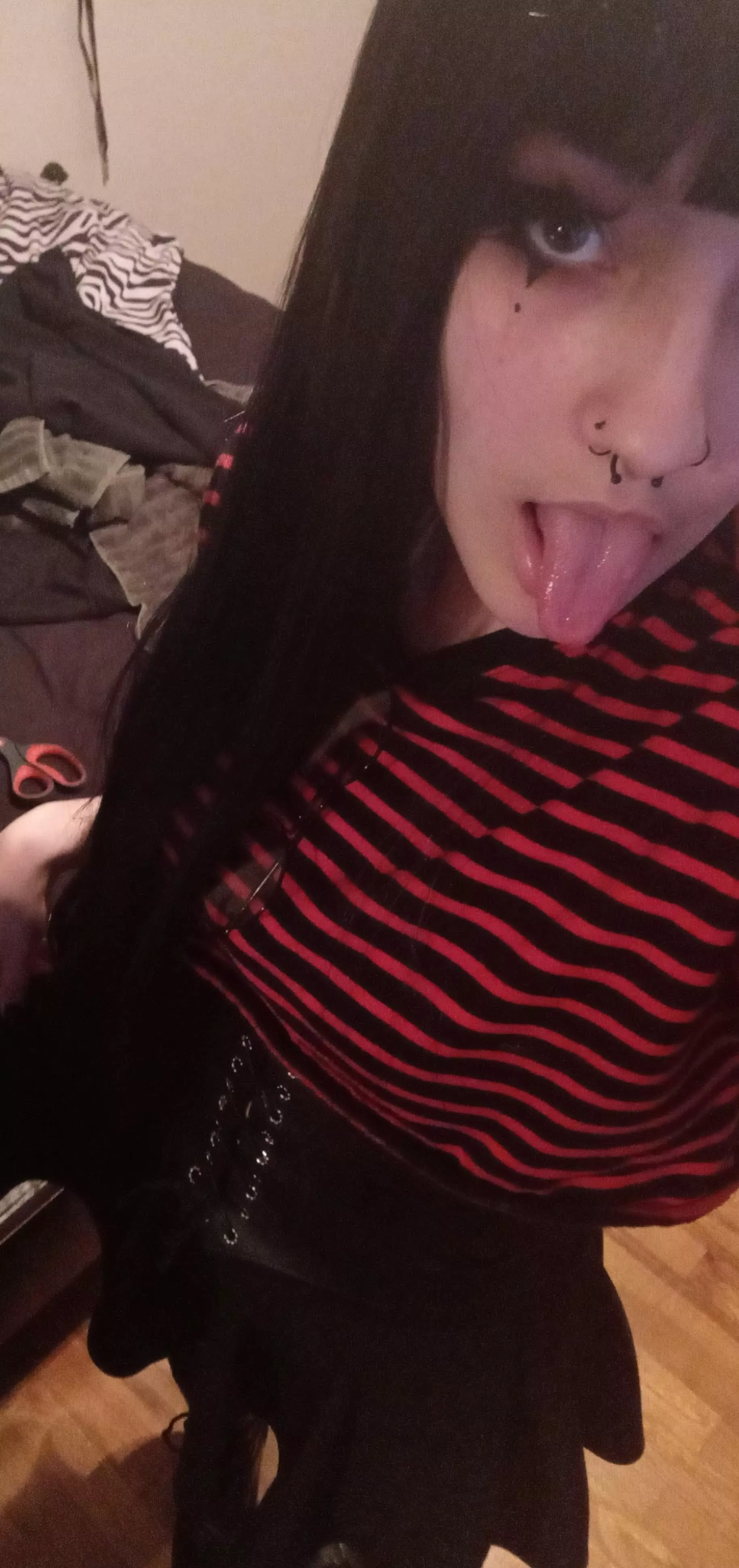 ❤ i love stripes posted by -shrimp-kun-