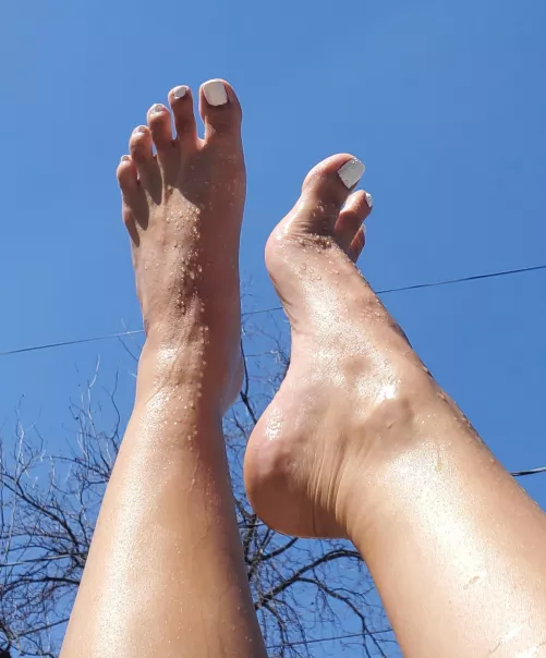 I love sunny days, means no shoes for us! by jessicaleighfeet