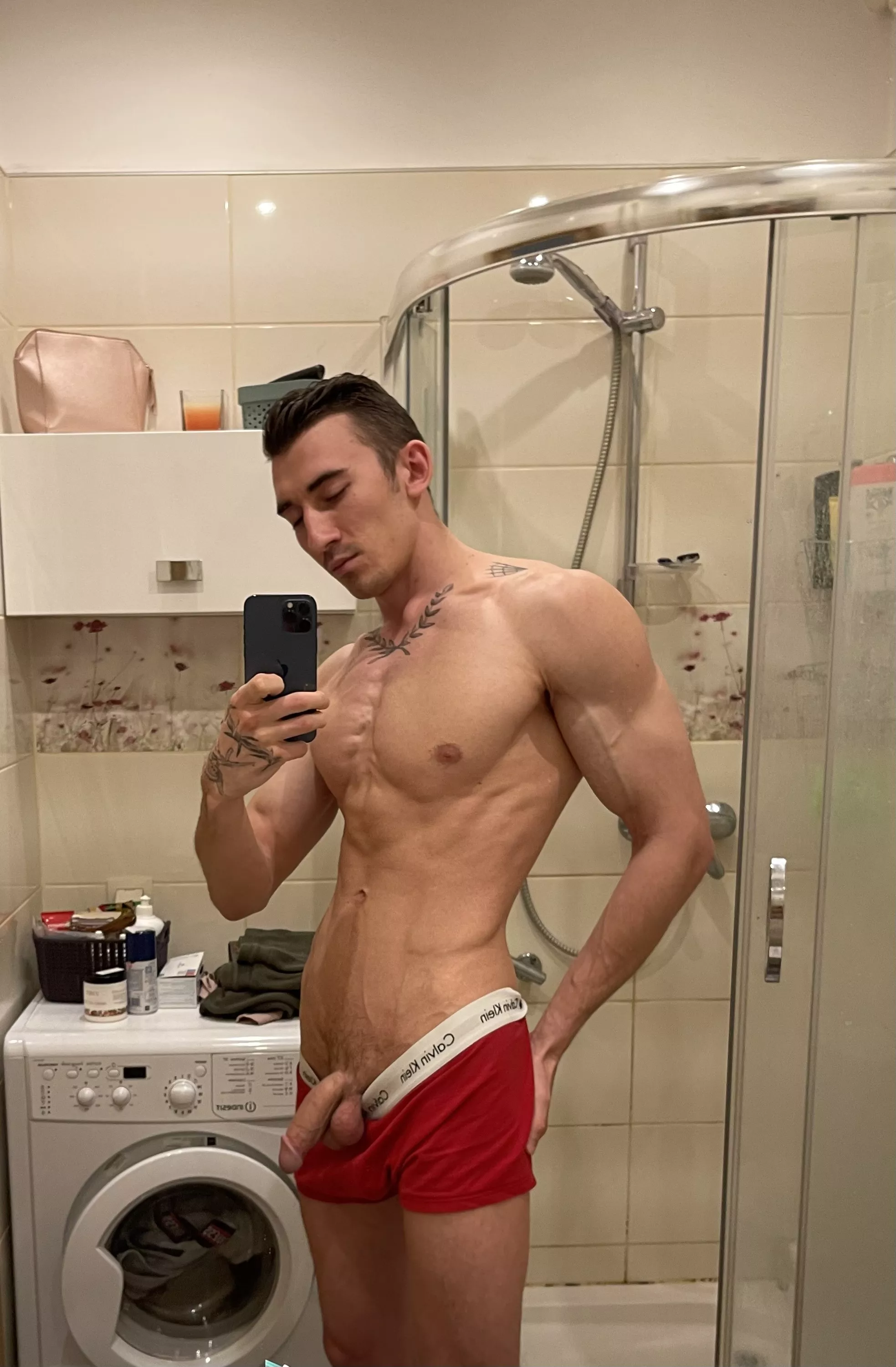 I love taking selfies like this posted by davit_fit