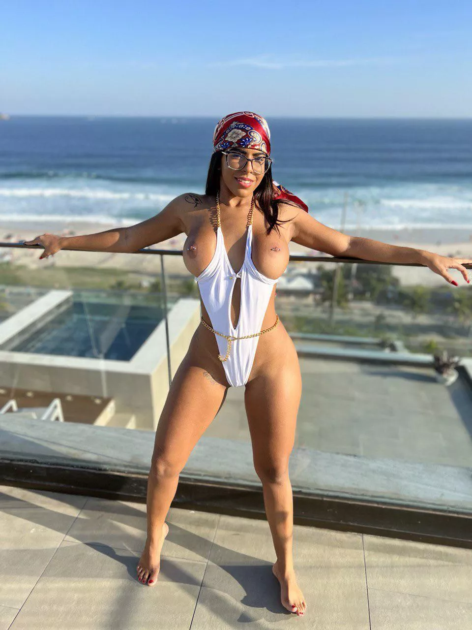 I love the sun!!! [F] posted by victoriahot21