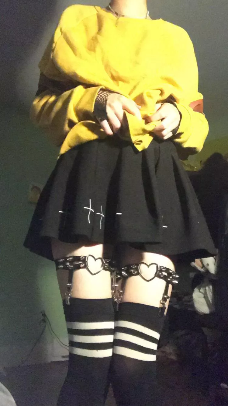 i love these thigh garters! posted by lucifers_cumdump