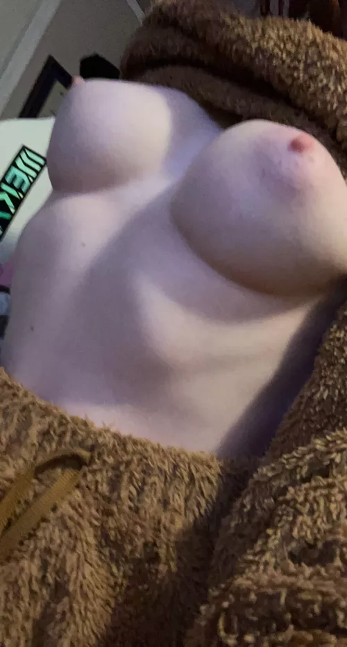 I love this angle by sexylilgingslut