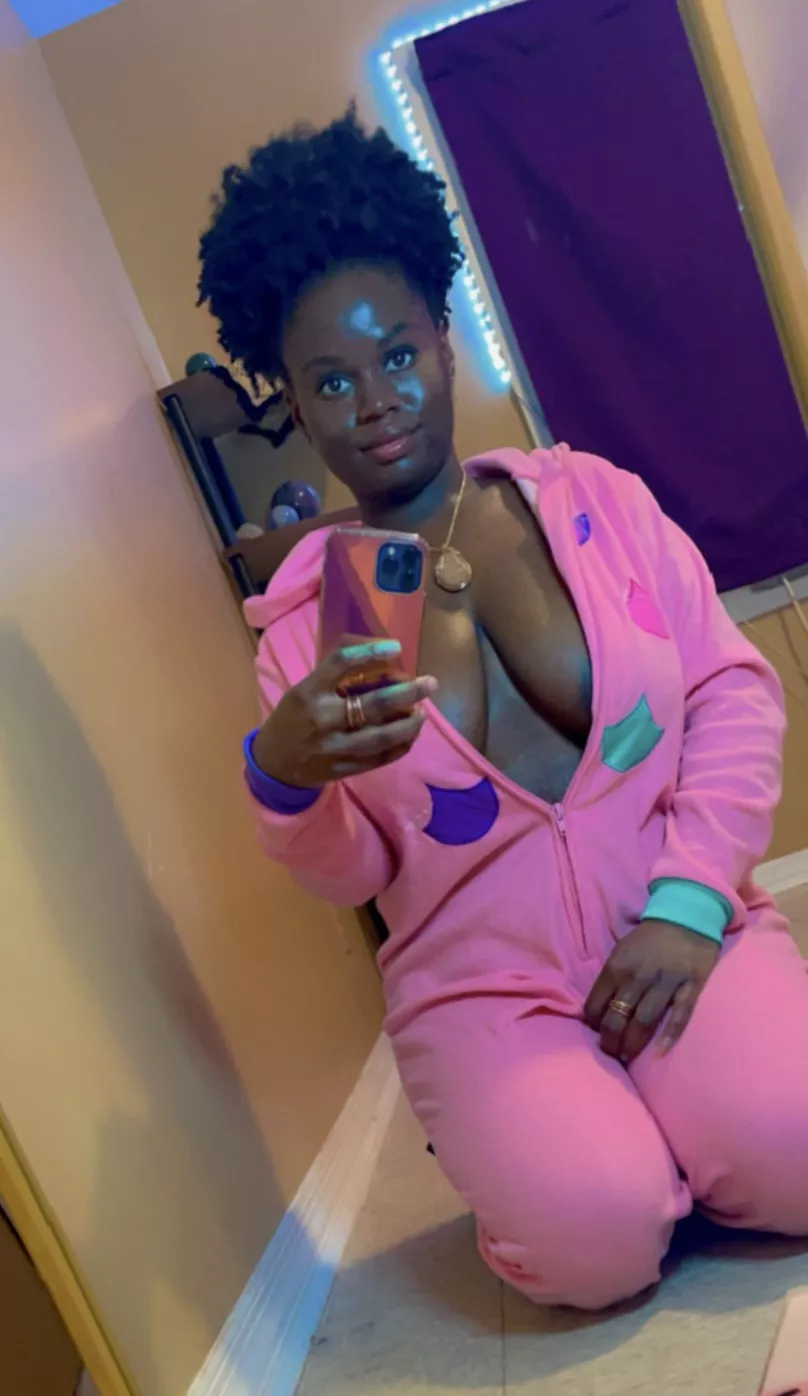 I love this pink onesie (f) posted by chakra_kitty