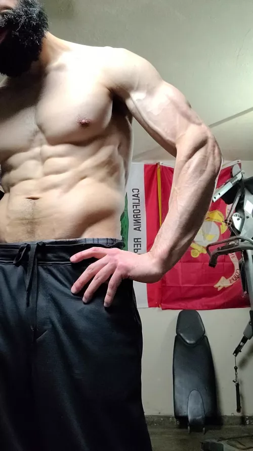 I love this subreddit. My forearm is bigger than my bicep by bigdickmarine64