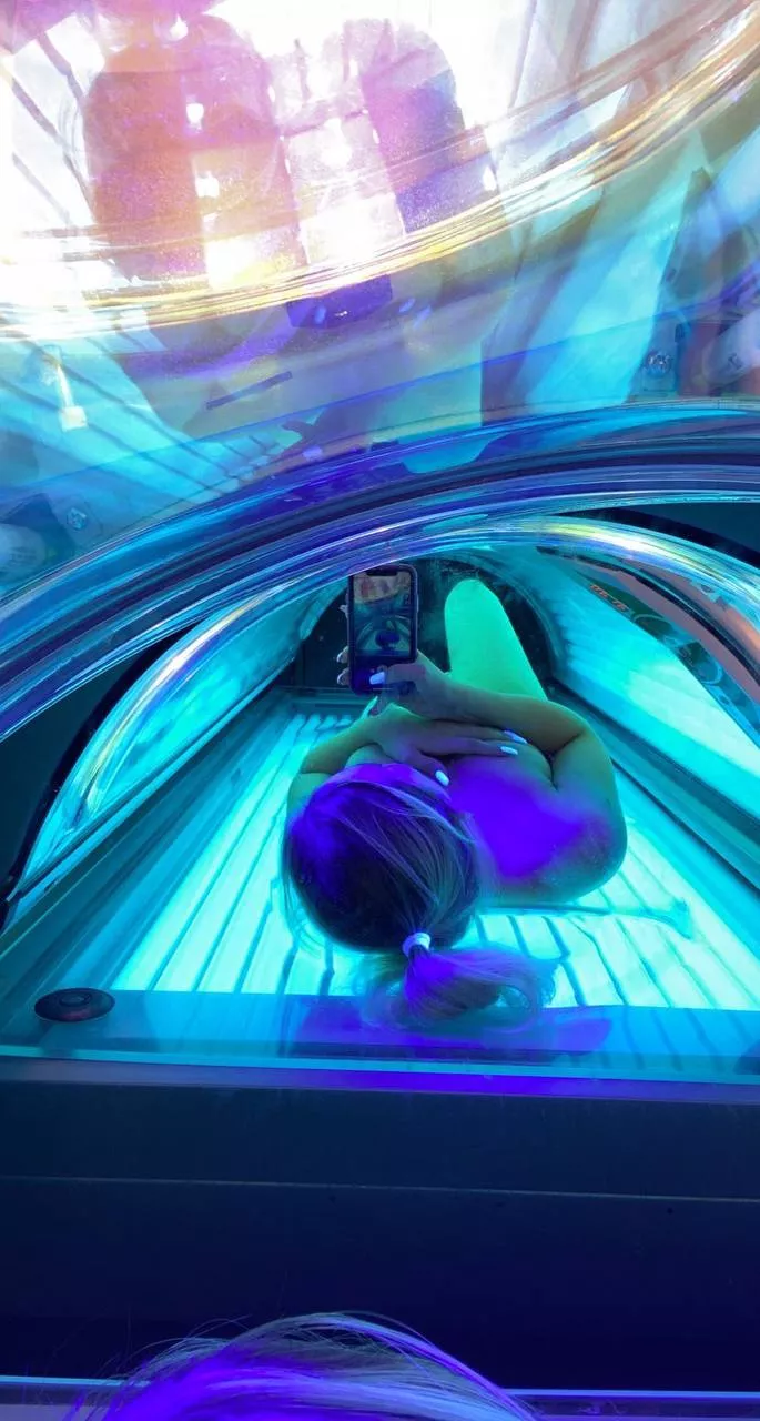 i love to chill in the solarium naked posted by bluebeckon