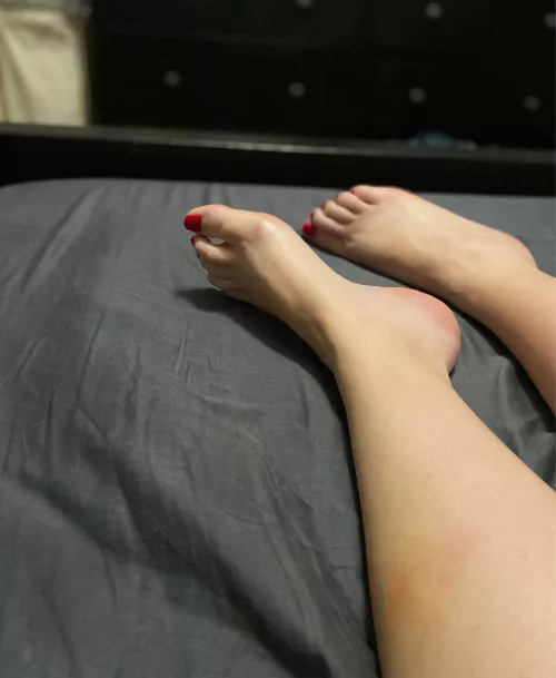 I love to feel you trace my arch with your tongue by fingers_toes_soles