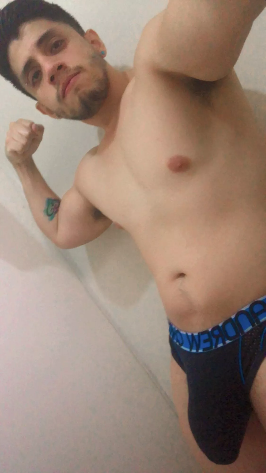 I love to take pictures of my big heavy bulge 😋 posted by braig1108