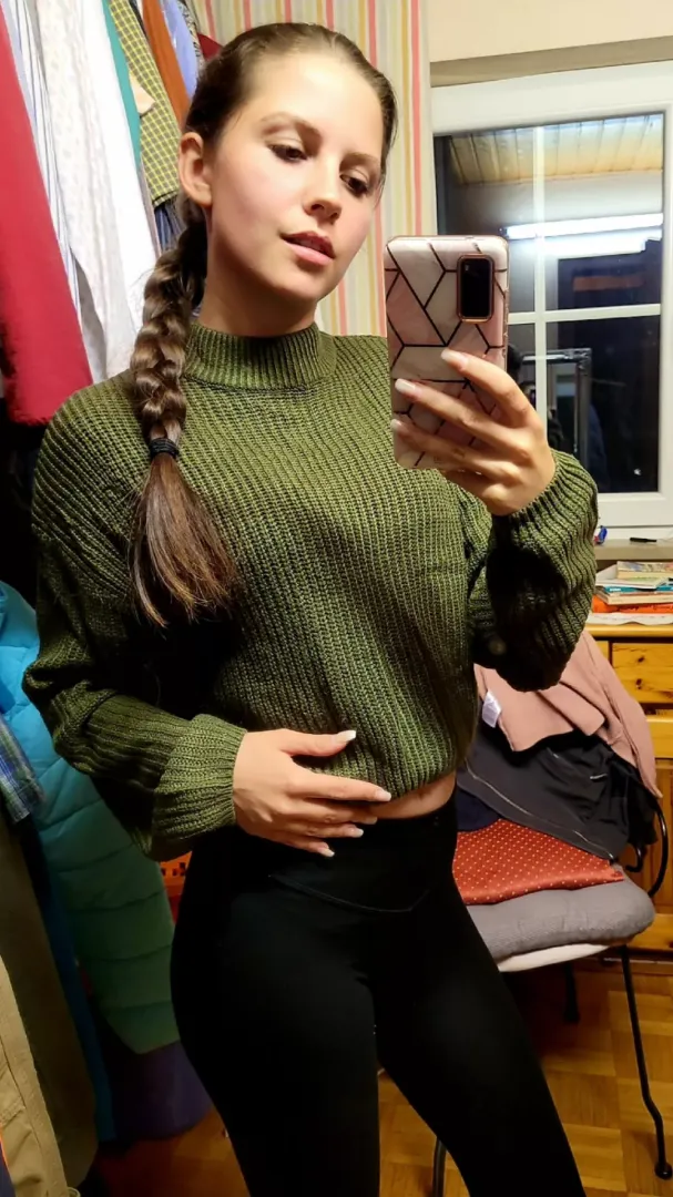 I love yoga pants 💖 by TrickyAlice_OnlyFans
