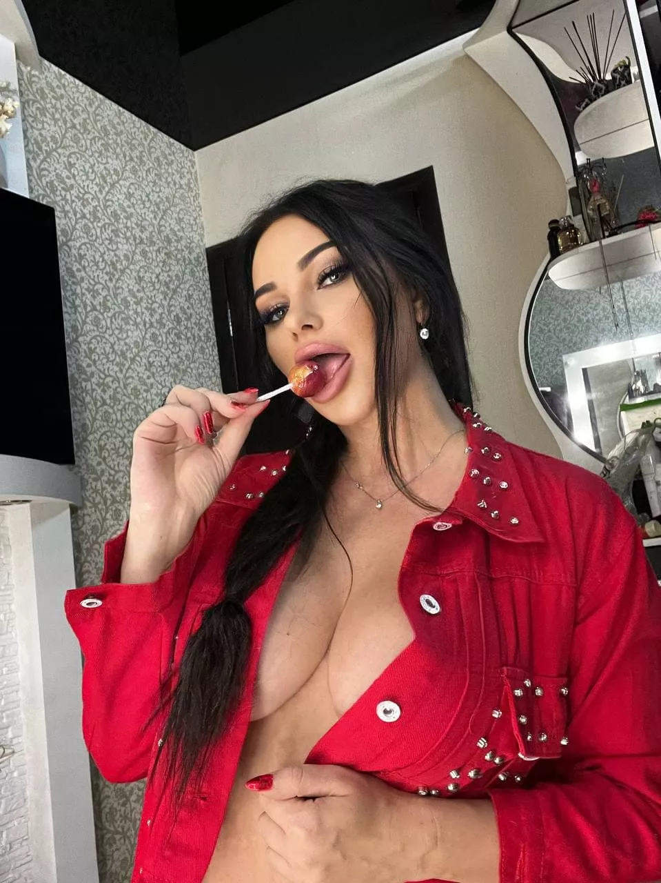 I 'm training , isn 't the candy 🍭 too small ? posted by BOOmHOTeN