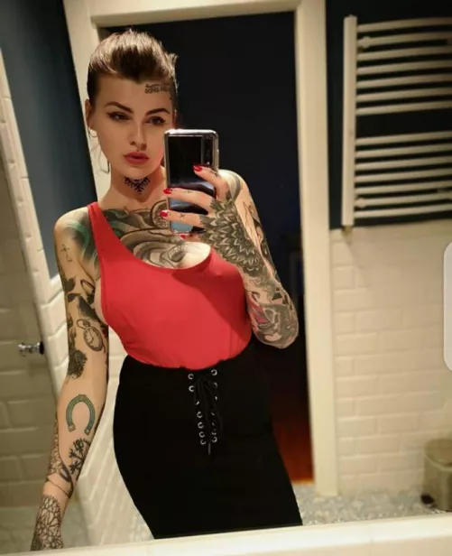 I might look pretty and gentle but very strict when it comes to showing your submission. My pleasure should be your aim just like you have to earn my attention.HMU so if you’d be interested: snap : dominant4slut by dom_amelia4sissie