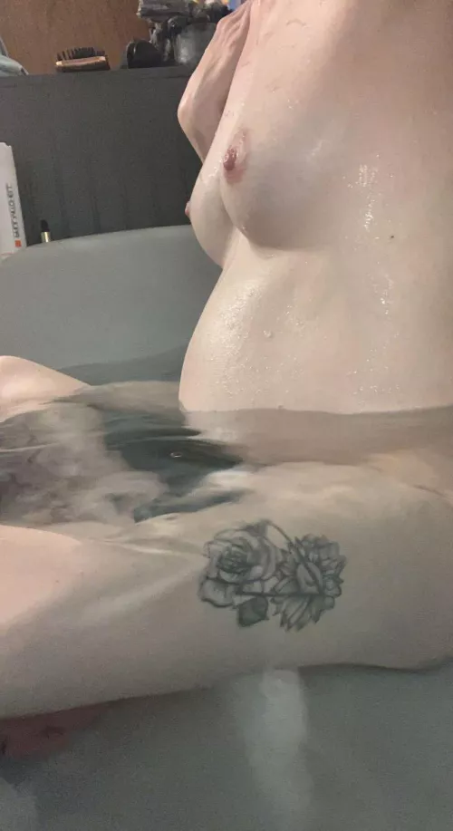 I miss my pregnancy body by Ice-queen98
