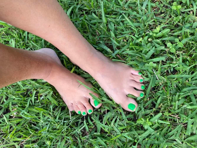 I need a boy who can cut my grass 😌 by nattyfeetluv