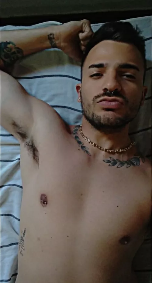 I need a cumslut to eat my armpits by lusio777