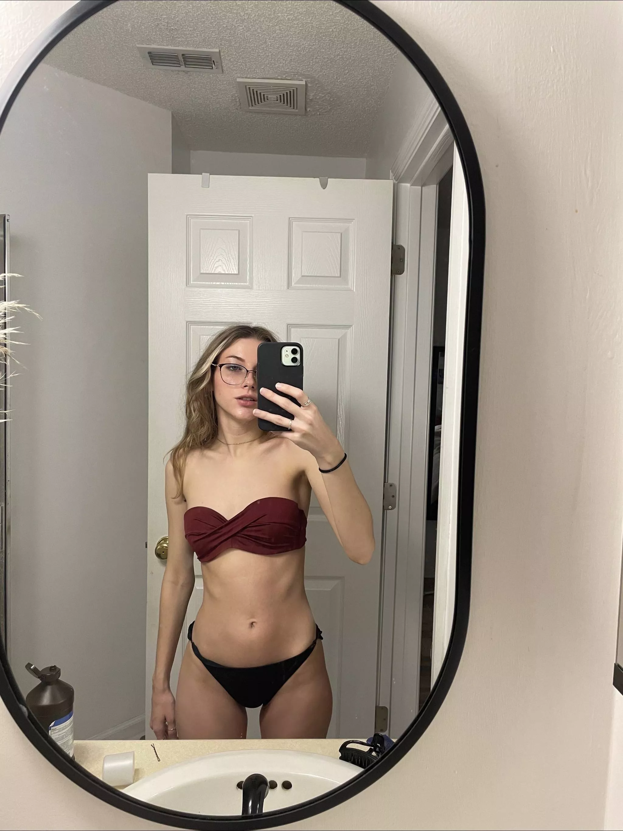 i need a tan badly lmao (21f) posted by Kyliesfeettt