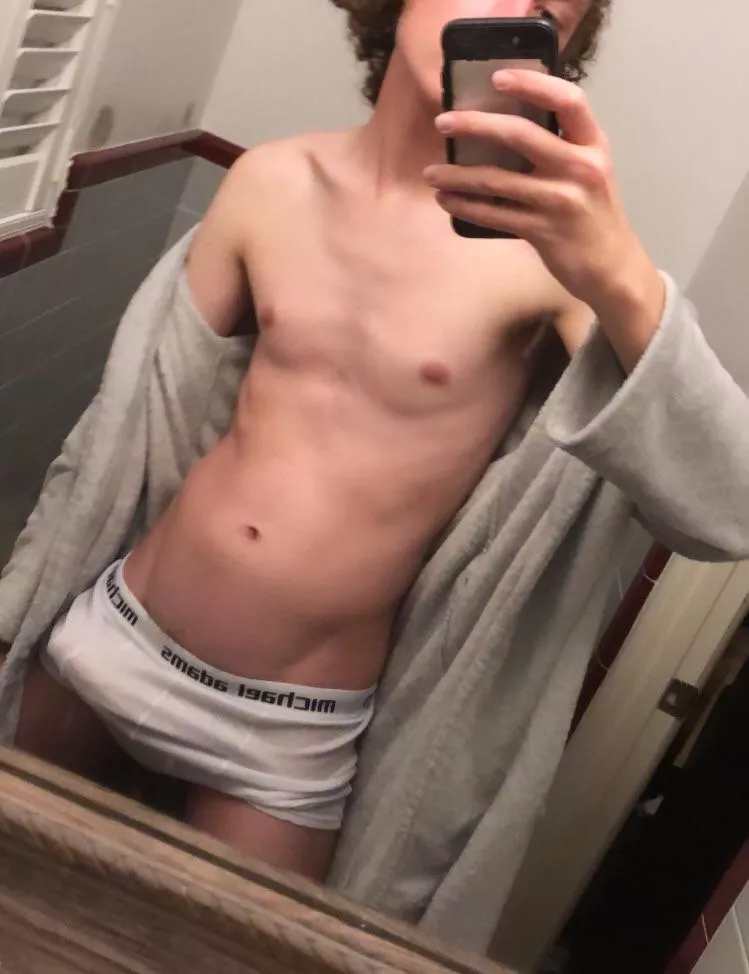 I need someone cute to hop on me :^) posted by Inventio_xiii