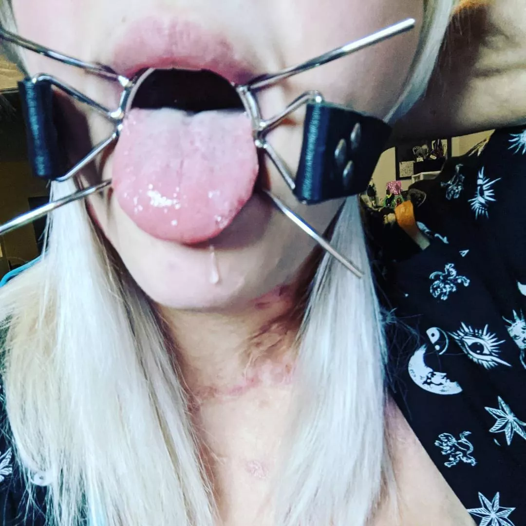 I need someone to come abuse my mouth now posted by MiJizzle