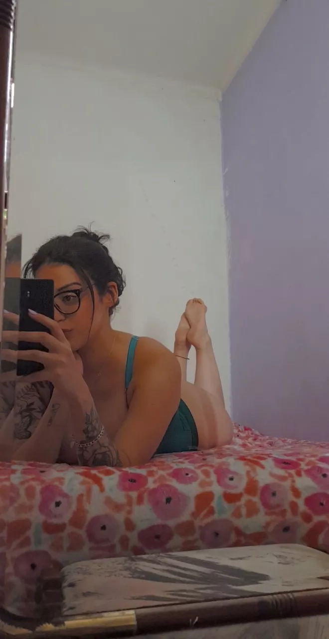 i need someone to give me a foot massage ASAP ... can you? posted by only-sophie