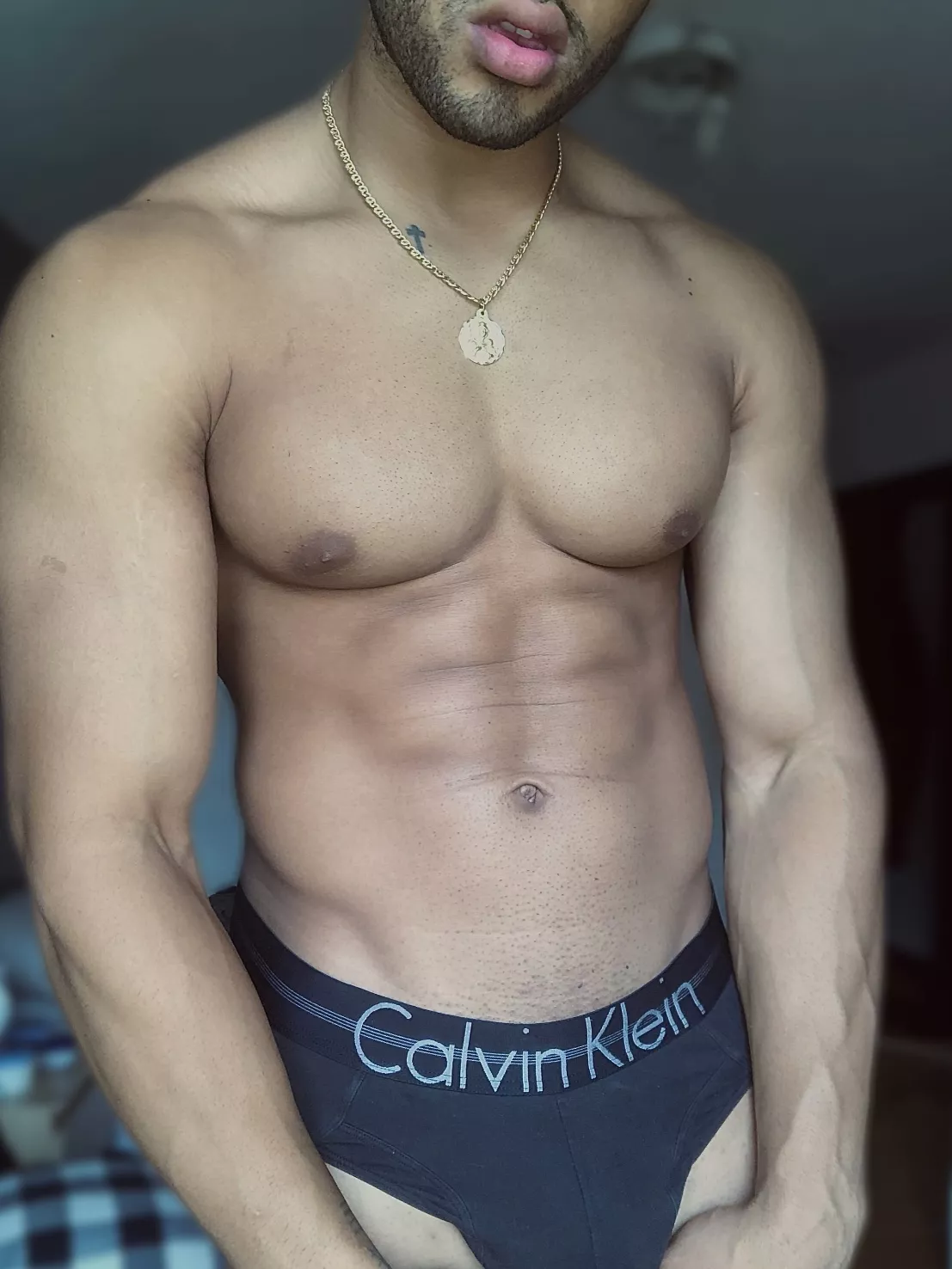 I need someone to lick my... abs posted by rico_y_salvaje