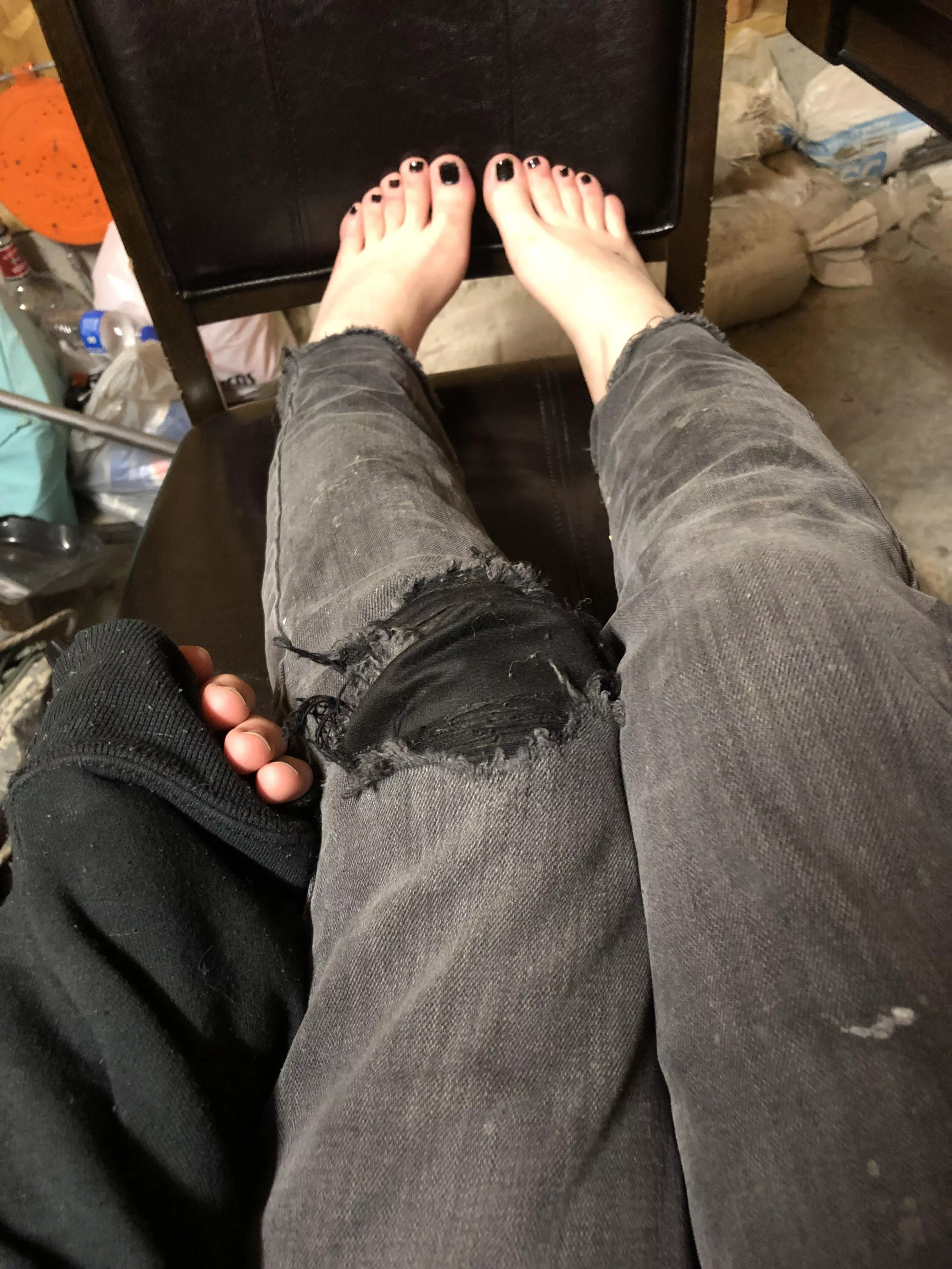 i need someone to suck my toes 🥺 posted by imtherealuzi