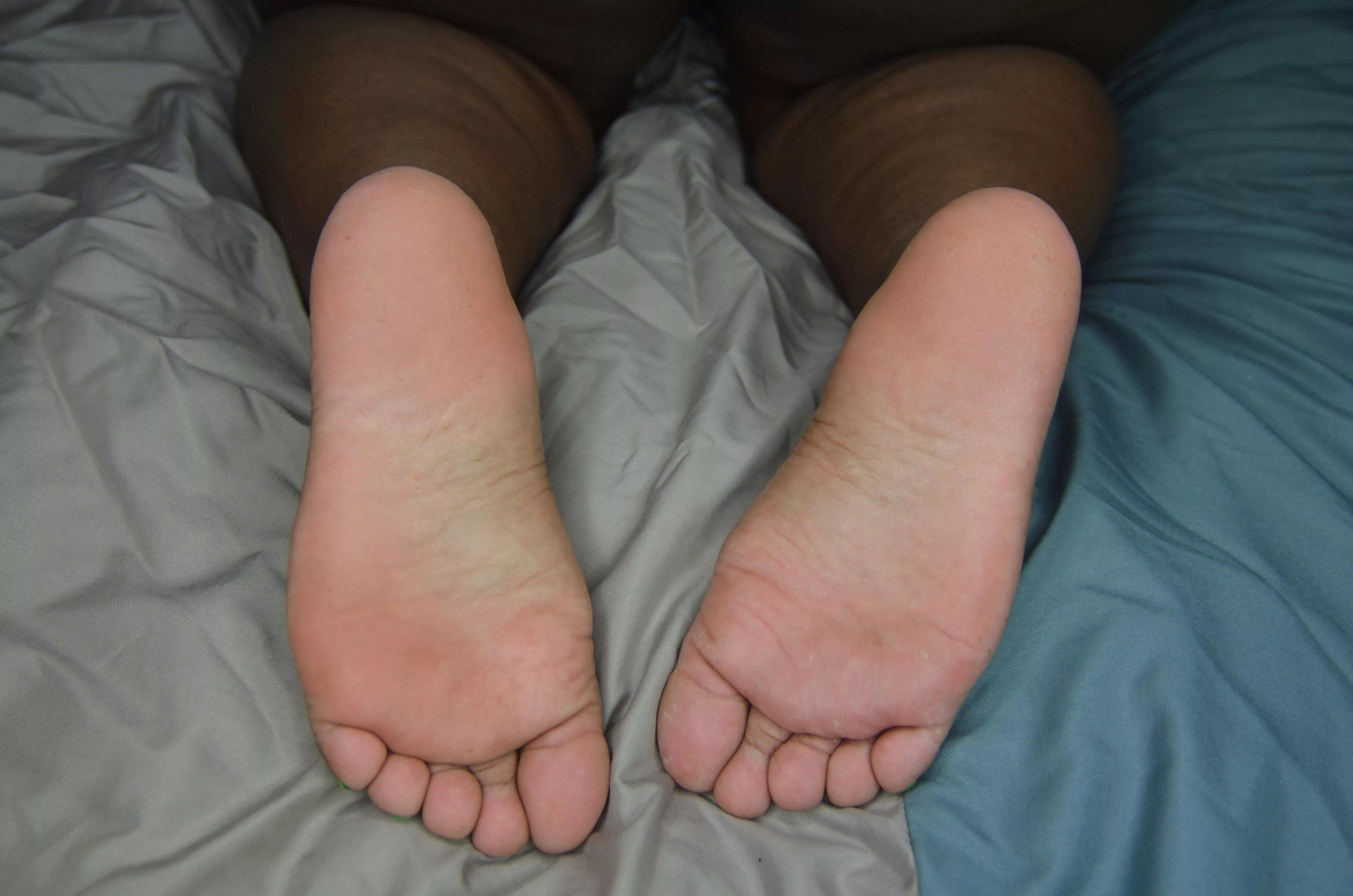 I need someone to worship my feet 😩 posted by Camillepinkietoe