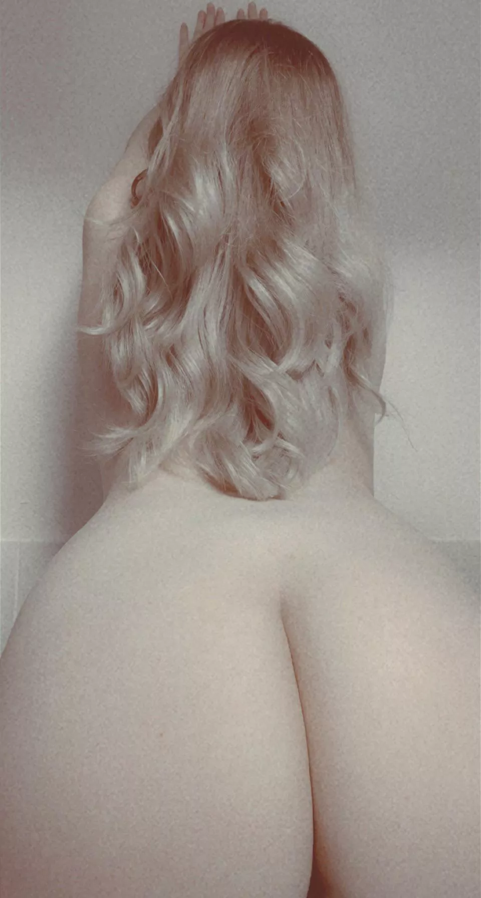 I need spanking daddy🥺 [image] posted by JUSTEMMACO