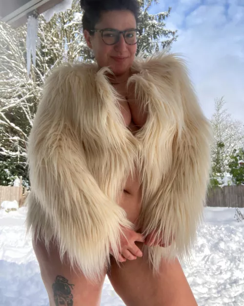 I need to be pet! 🥰 by QueenOfThiccville