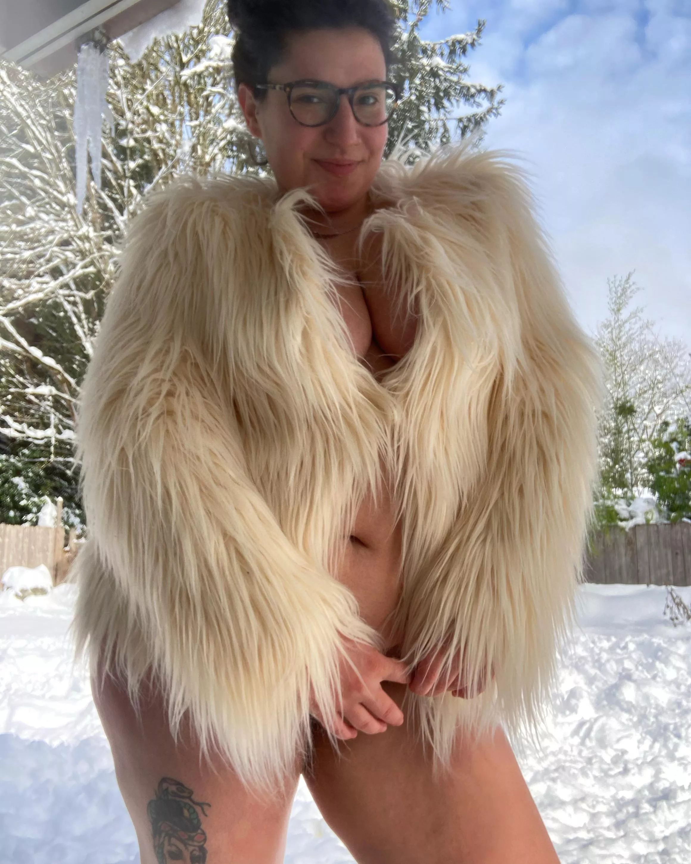 I need to be pet! 🥰 posted by QueenOfThiccville