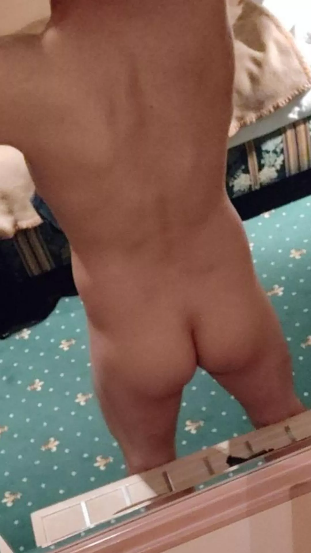 I need to be spanked...34yo from Italy posted by AstroLuigi