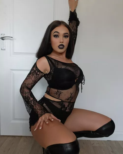 I need to be worshipped by Buffbanditt